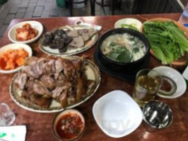 공덕동족발타운 food