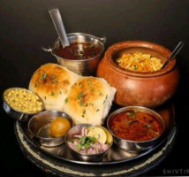 Deshmukh Wadewale And Misal food
