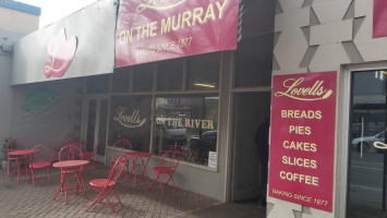 Lovell's Bakery on the Murray outside