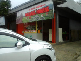 Rm Mutiara Minang outside