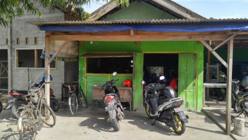 Warung Mbah B outside