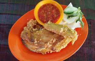 Omah Penyet Sukowati food