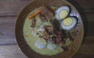 Warung Makan Nasi Liwet Lontong Opor Mbak Dona food