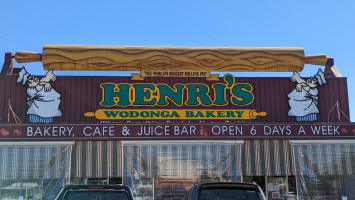 Henri's Wodonga Bakery inside