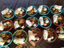 Pondok Saung Nayfel food