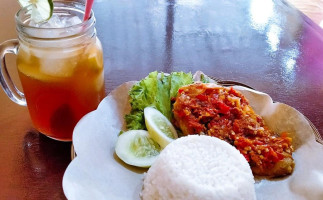 Warung Penyet Solehot food