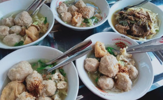 Enco 717 Mie Ayam Bakso food