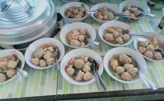 Enco 717 Mie Ayam Bakso food