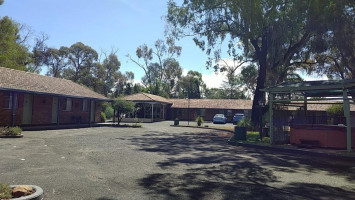 Matthew Flinders Motor Inn inside