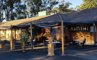 Matthew Flinders Motor Inn inside