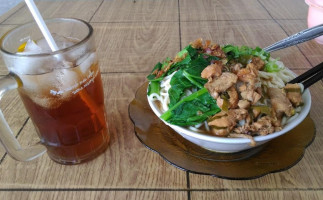 Mie Ayam Bakso Pucuk Cumbri food