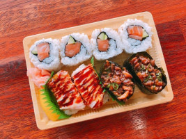 Raku Sushi inside