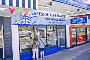 Lakeside Fish Market outside