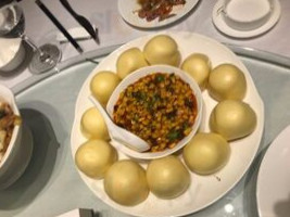 Dà Róng Hé Jiǔ Lóu Shā Hé Diàn food