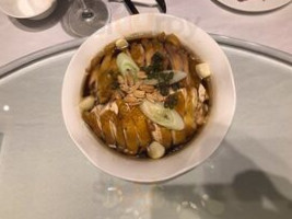 Dà Róng Hé Jiǔ Lóu Shā Hé Diàn food