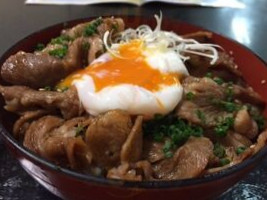 Yàn Cǎi Hēi Cháo food