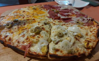 Pizzaria Porao food