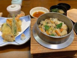 Hé Shí Chǔ Xiù food
