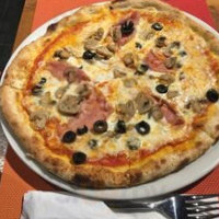 Buon Gusto Italian Pizzeria food
