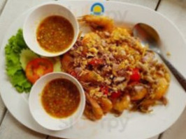 หาดแสงจันทร์ซีฟู้ด food