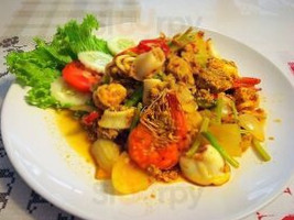 Hi Thai Food inside