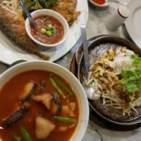 Chunpen Thai Cuisine food