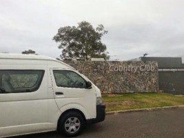 Country Club Gledswood Hills inside