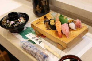 Hǎi Táng Hù Yú Shì Chǎng Diàn Pù food