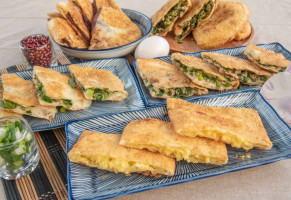 Fēng Fù Zhāng Jiā Cōng Xiàn Bǐng food