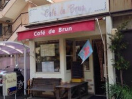 Cafe De Brun outside