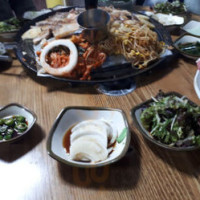 산청꺼먼꿀꿀이 food