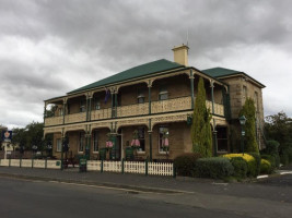 Richmond Arms outside