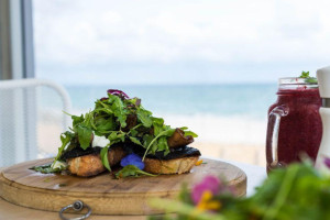 Swell Mullaloo Beach food