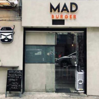 Mad Burger outside