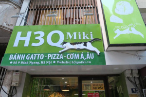 H3q Pizza Miki outside