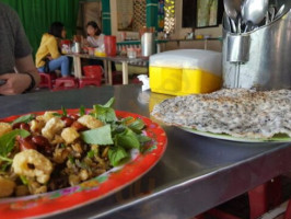 Cơm Hến Hoa Đông food