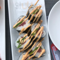 Sushi Mania food