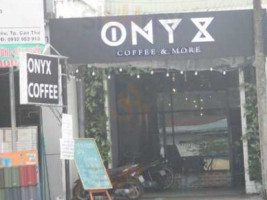 Onyx Coffee outside