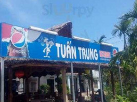 Tuan Trung Sea Food outside