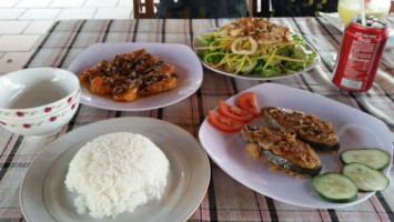 Tuan Trung Sea Food food