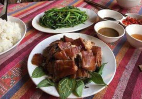 Nhà Hàng. Hoa Đồng Tiền food