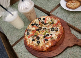 The Pizza Cafe food