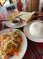 Nhà Hàng Coastal Village Beach food