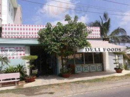Deli Foods outside