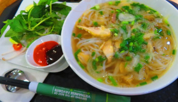 Big Bowl Saigon Airport food