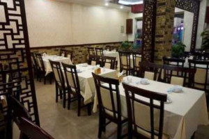 Samyan Seafood inside