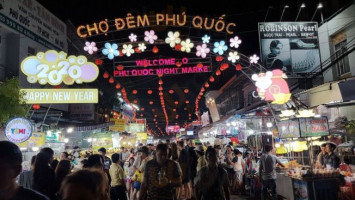 Dinh Cau Night Market food