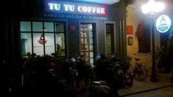 Tutucoffee outside