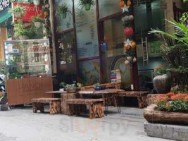 Hanoi Authentic Street Food outside