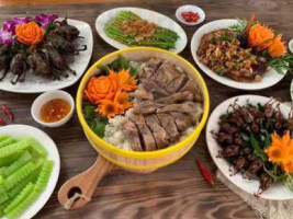 Món Ăn Xuôi Ngược food